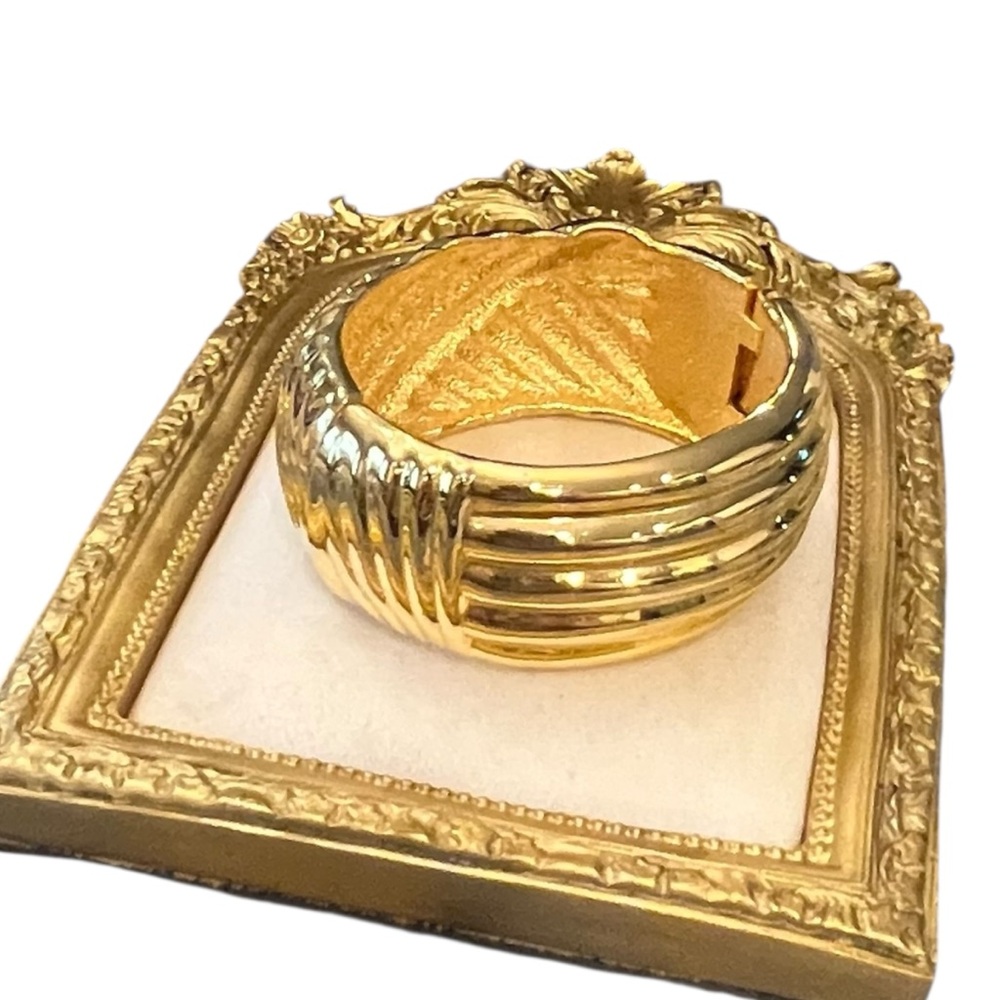 Wide‎ Chunky Linear Ribbed Gold Tone Bangle Bracelet Vintage Jewelry Boho Mod